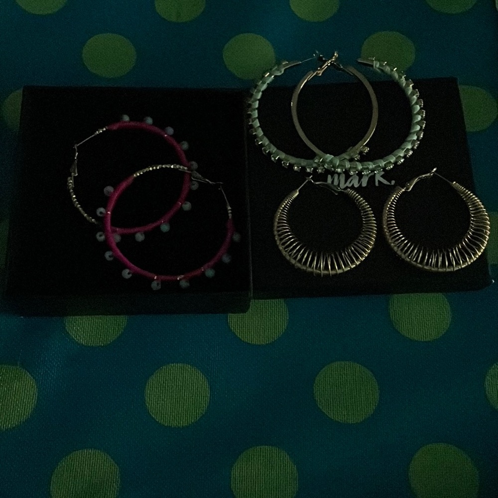 Mark show stopping earring set.